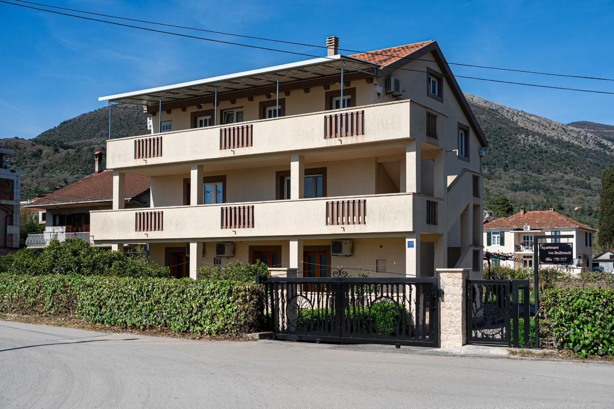 Apartments Ivo Bozinovic Tivat Buitenkant foto